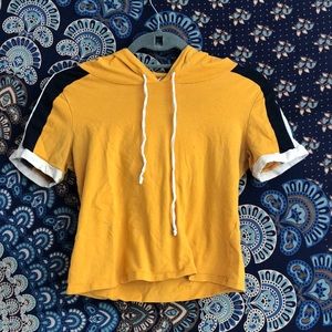 Short sleeve with a hoodie